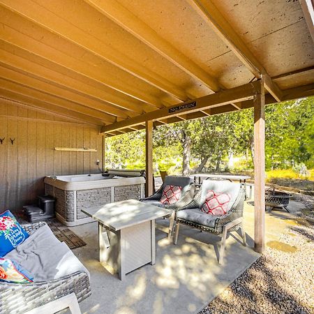 Peaceful Strawberry Cabin Fire Pit And Hot Tub Pine Esterno foto