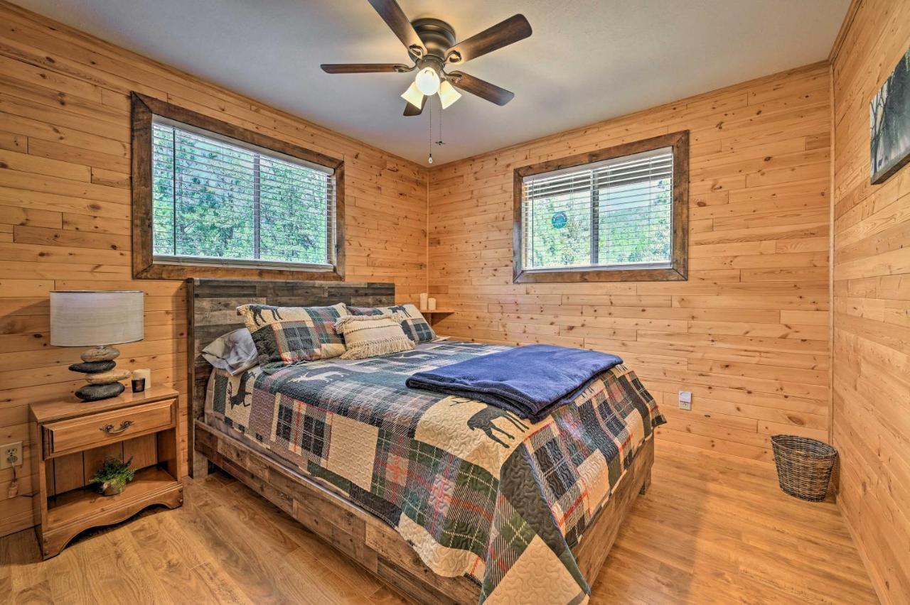 Peaceful Strawberry Cabin Fire Pit And Hot Tub Pine Esterno foto
