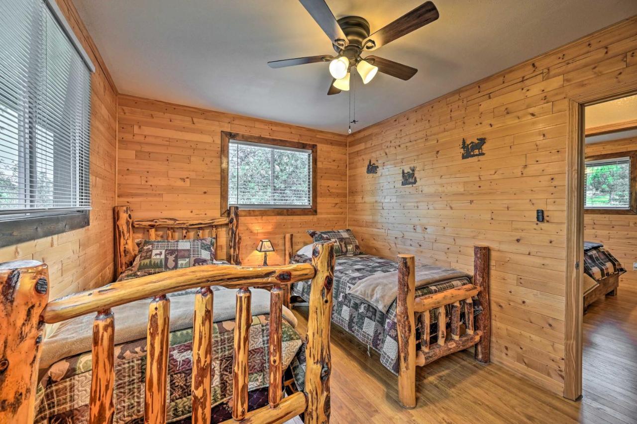 Peaceful Strawberry Cabin Fire Pit And Hot Tub Pine Esterno foto