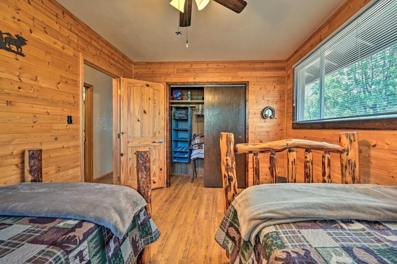 Peaceful Strawberry Cabin Fire Pit And Hot Tub Pine Esterno foto